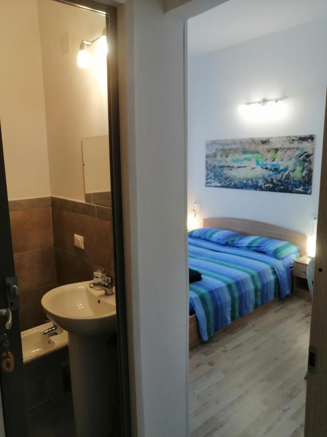 Albergo Blue Fish Albisola Superiore Bagian luar foto
