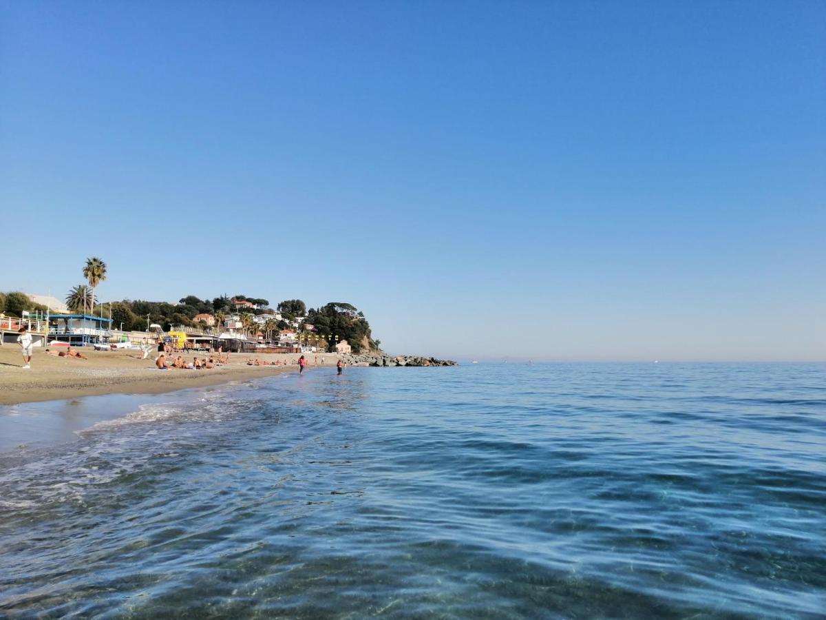 Albergo Blue Fish Albisola Superiore Bagian luar foto